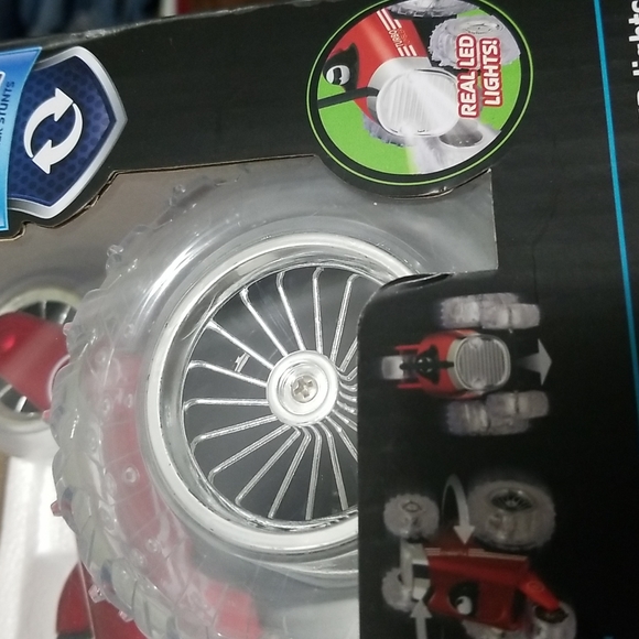 Black Series Radio Controlled 360 Rally Car Thunder Tumbler in red - Picture 5 of 10